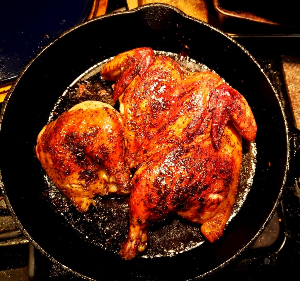 PhillyGrub's tweet image. Hubby's #spatchcocked #chicken roasted in the oven at 500 degrees in a cast iron skillet. A @bonappetit recipe. Yeah, we cook around here. 😋 #homecooking #chickendinner