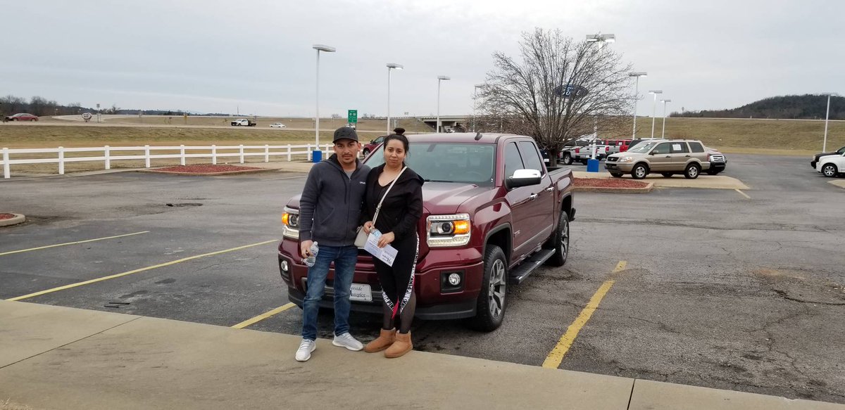 RiversideAutoP's tweet image. Congratulations to the Reyes family on their 2015 GMC Sierra 1500!!! Thank you so much for trusting Andrew Munoz and Riverside Autoplex of Poteau with your business!!! This truck is going to treat you well in that northern weather!!! Who's next?!?!?!?