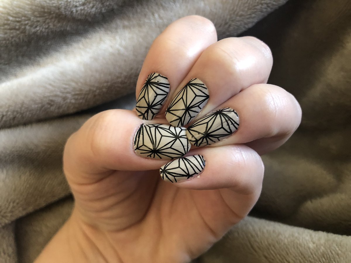 Ultimate_Ame's tweet image. #maniology plate Chic Peek BM-XL477 &amp;amp; stamping polish Straight Up Black