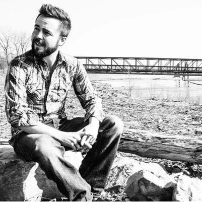 RenStLouisHotel's tweet photo. Do the below friendly temps got you down? Don't go out. Stay in and enjoy the St. Louis nightlife right here at your home away from home. Jon McCammon playing within the hour! #localmusicians #jonmccammon #mc2 #renhotels #hotelvibes #mondayfunday #localbrews ##localblues https://t.co/7NN5PbxKUE