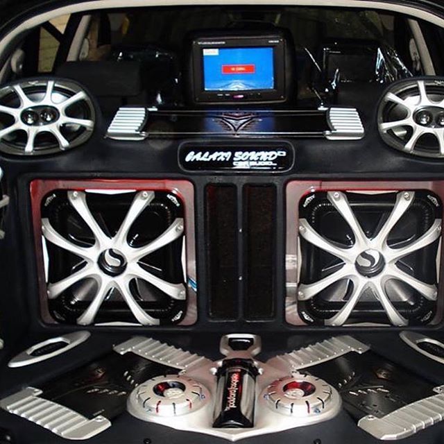 KICKERaudio's tweet photo. Wild install by @galaxisoundcaraudio!
#galaxisoundcaraudio #kickeraudio #livinloud #solobaric #caraudio #carstereo #subwoofer #squaresubs #12volt 📷 @kicker.colombia https://t.co/SQDThZkNix https://t.co/TKgbyOC5Fv