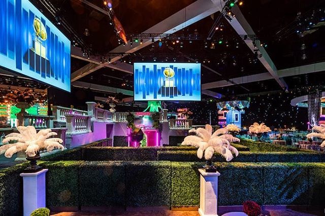 Let us talk about going to GRAMMY'S🏆2019 and getting lost - on purpose?
.
.
.
What a CREATIVE touch: @cjmatsumotoflowers and others created a FUN GARDEN🌽MAZE in the middle of the event congruent with the night's theme.
.
.
.
📷 shot by @2meart #celebr… bit.ly/2Eh3BoU