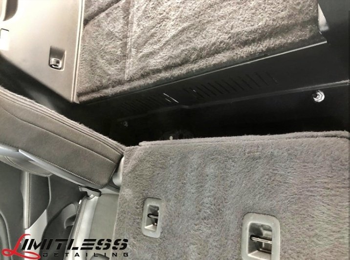 LimitlessDtling's tweet photo. Before and after, pet hair removal on this #Jeep / Antes y después; Remover pelo de mascotas:

(Visit our instagram page to see more/ Visita nuestra página en instagram para ver más: https://t.co/cNM30Vj6RG).#autodetailing  #detailing #carcare #carlifestyle #Maryland #instacar. https://t.co/LsLLs58mps