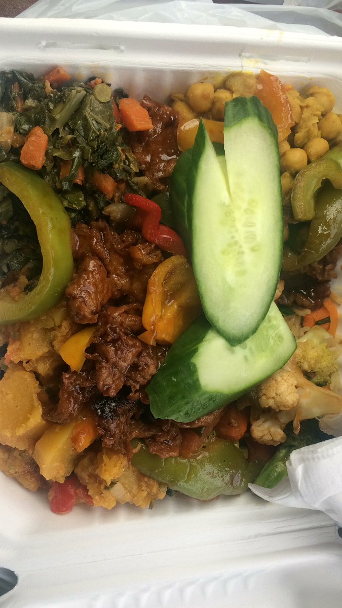 CleanMachine8's tweet image. Day 1: Full vegan meal, steamed veggies, cucumber, chic peas &amp;amp; sweet potatoes! #healthylifestyle #vegan #weightlossjourney #cleaneating