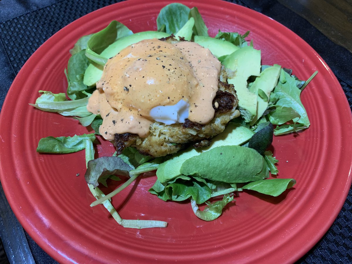 JSKuntz's tweet photo. Crab Cakes Benedict with Avocado?!?!? YES PLEASE!!!!!! 😋 @chrissyteigen #cravings #breakfastfordinner https://t.co/xRdBu7puxA