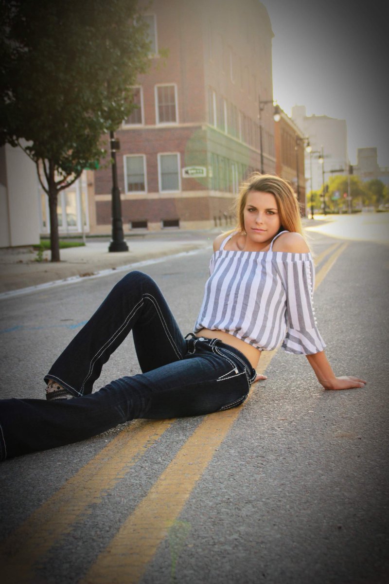 kyliejansen16's tweet image. Forgot yesterday.. so #seniormonday