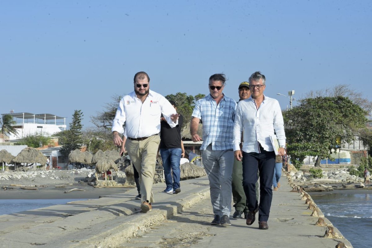 jpfrankym's tweet photo. Firmamos el acta de inicio de la obra de #PuertoColombia, este proyecto busca reconstruir el muelle y convertirlo en un reconocido atractivo turístico de la región @Gobatlantico @fonturcol @RAQUELGCH @MincomercioCo https://t.co/gKo8G9g8oJ