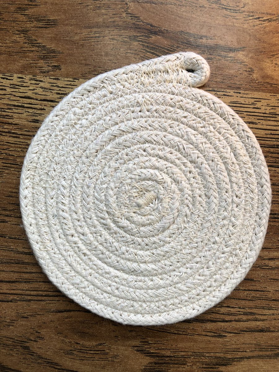 formerlyflints's tweet image. Such a fun thing to make! #MondayMotivaton #Accessories #coaster #handmadegifts #craftbuzz #makersgonnamake #ropecraft #neutralcolor #boho