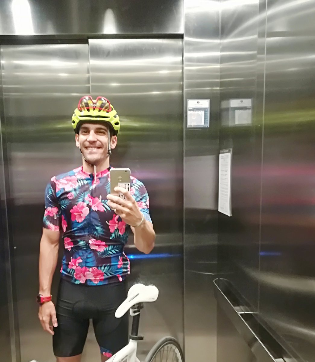 cachimaandres's tweet photo. Malliot caribeño y a la batalla... #epocycling #swinbikerun https://t.co/Vp6bxKUVp7