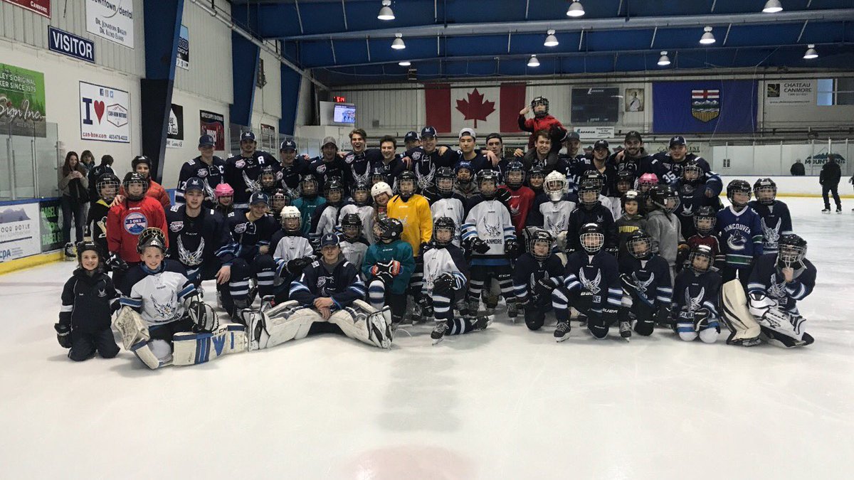 Happy #FamilyDay from the Eagles and our little Eagles! 

#Canmore #Banff #Exshaw #LakeLouise #SoarWithUs