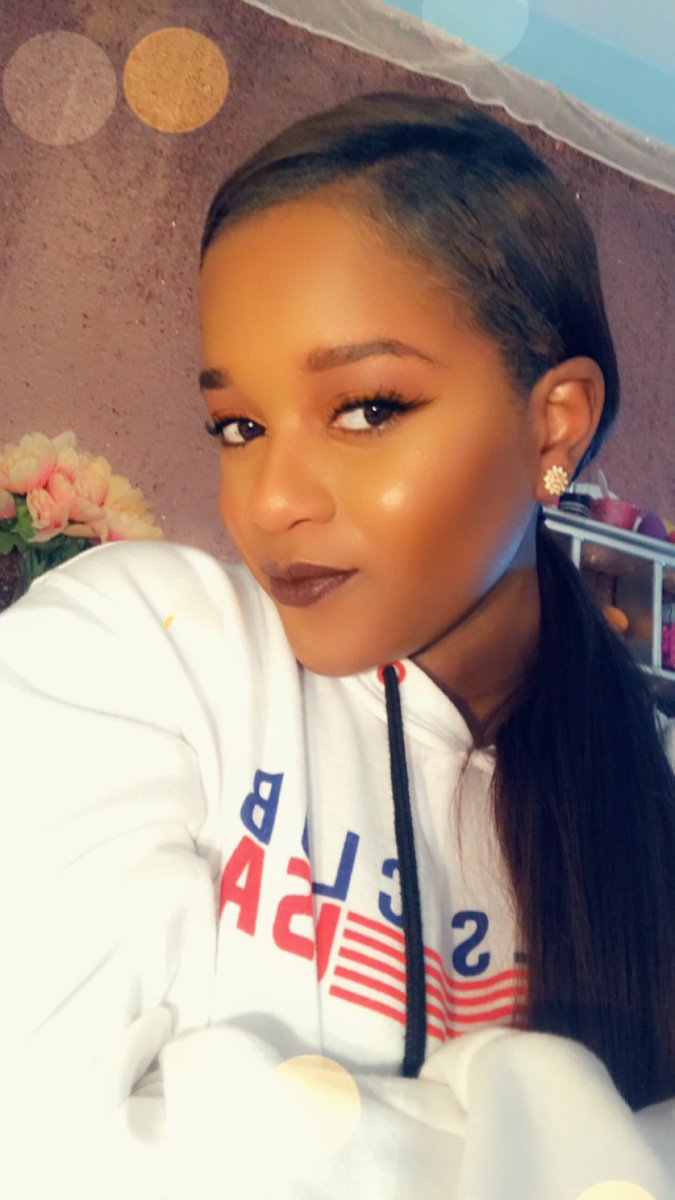 Sincerelyric_'s tweet image. #makeuptutorial #simplemakeup #easymakeuptutorial #NYX #Toofaced #Morphe #juviasplace #lauramercier #MAC #maybelline #maybellinelashsensationalmascara #maybellinemasterchrome #realtechniques #covergirl #covergirlqueenbronzer #queenbronzer #lagirlproconcealer #wetnwildbrushes