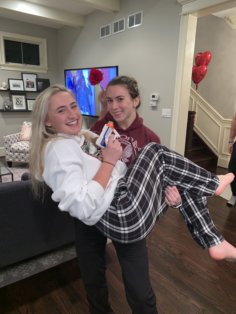 TAGhinsdale's tweet photo. Update: this bachelor viewing party has turned into a bloodbath. Elizabeth Floersch sniped Anna Glowniak as she took her picture post-killing Kaylee. This is your warning to #TrustNoOne during this round, even your best friends. https://t.co/dyn4ZWmgvU