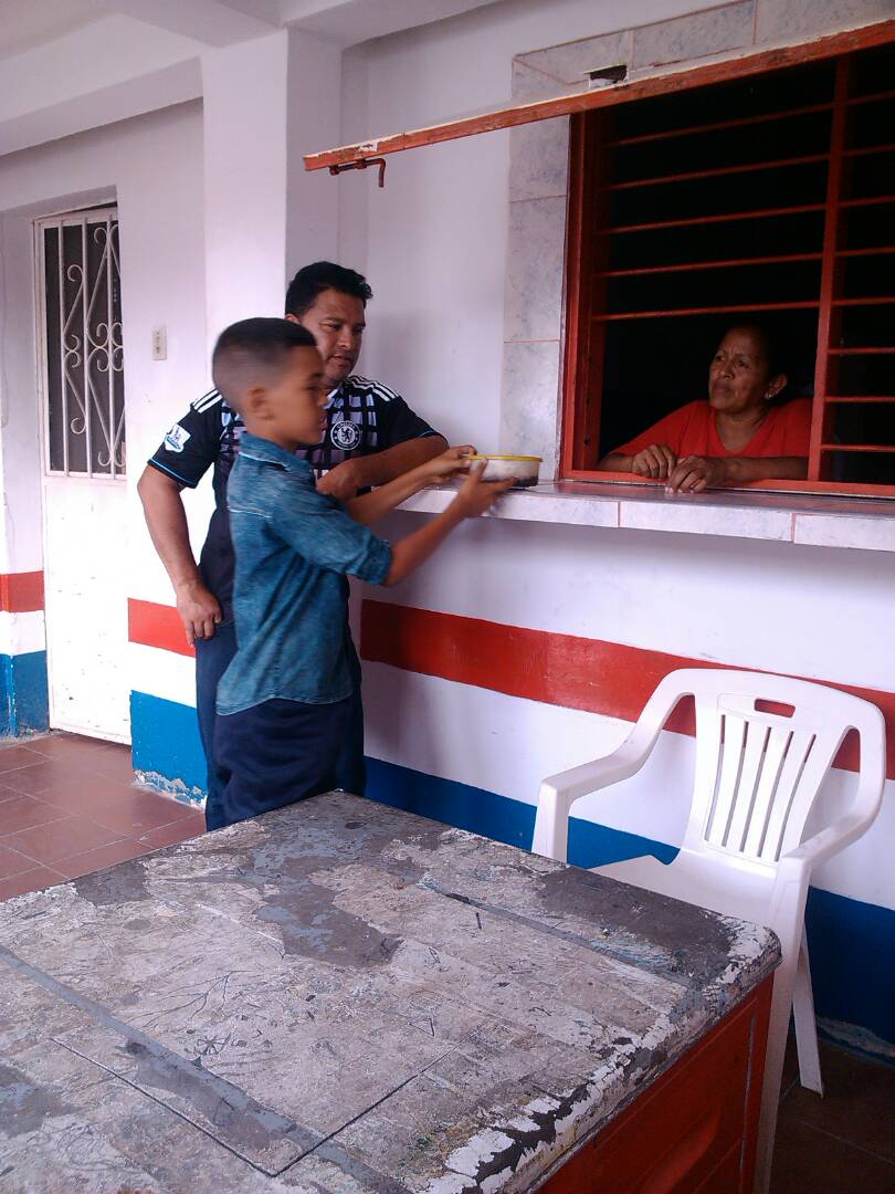 FundaproalYy's tweet photo. #Yaracuy @JULIOLEONYARA Comunidad de la morita, en el Municipio Cocorote. Inician sus operaciones con una #CasaSolidaria código 2200236 @CATIAPSUV donde serán beneficiadas 200 personas @Fundaproal3R con un almuerzo digno de lunes a viernes @MPComunas @blancaePSUV https://t.co/vJe8aRTCgc