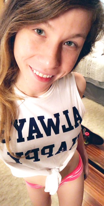 Did you miss me? 💋 https://t.co/gkOyar1cqL