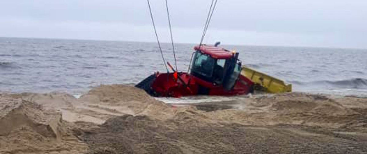 TheChadColby's tweet photo. Don’t see this everyday.... #QuadFishing #DadHelp #SendIt @Case_IH @DegelmanInd #SeeOnFacebook https://t.co/uuiYBgpxd5