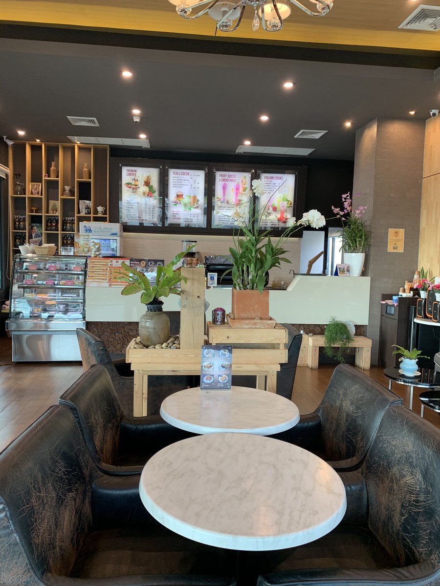 Patara0777's tweet photo. #รีวิวหัวหิน #กาแฟดอยช้าง เติมพลัง เบิกหนังตาก่อนเดินทาง ด้วยกาแฟหอมๆรสชาติดี คอกาแฟคงเลิฟ ร้านน่านั่ง จอดรถง่าย มีมุมน่ารักๆ ให้นั่งถ่ายรูปเนอะดี พนักงานน่ารักเป็นมิตรมากค่ะ #เที่ยวหัวหิน #ทริปกินฟินตัวแตก #ชอบเลยบอกต่อ #เที่ยวไหนดี https://t.co/O1Rg0yLK9o