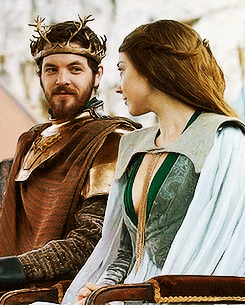 bingeofthrones's tweet photo. #S2E03 #GOT @GameOfThrones #bingeofthrones
It's a shame #Renly's gay, cause he just married himself a #certified #unicorn. Hot, royal, AND willing to bring her brother in the bedroom so you can get off? You don't find that everyday. #cherishit #atleastitsnotincest @HBO https://t.co/wnxBS1mXgn