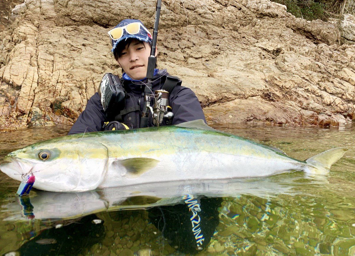 fuganrt's tweet photo. 昨日の釣果
自分はUKIWASHIがデカメバルに効くか調査
山本さんはマイクロベイトパターンを
シャルダスで攻略してブリ2キャッチ
そして気を抜いたところで真鯛を二人で3バラシ笑
自分はヒラスズキもバラしました(クスクス)
#天草釣り #熊本釣り #ブリ #真鯛
#マルジン #blueblue #infactory https://t.co/jyQ9VwCZIS
