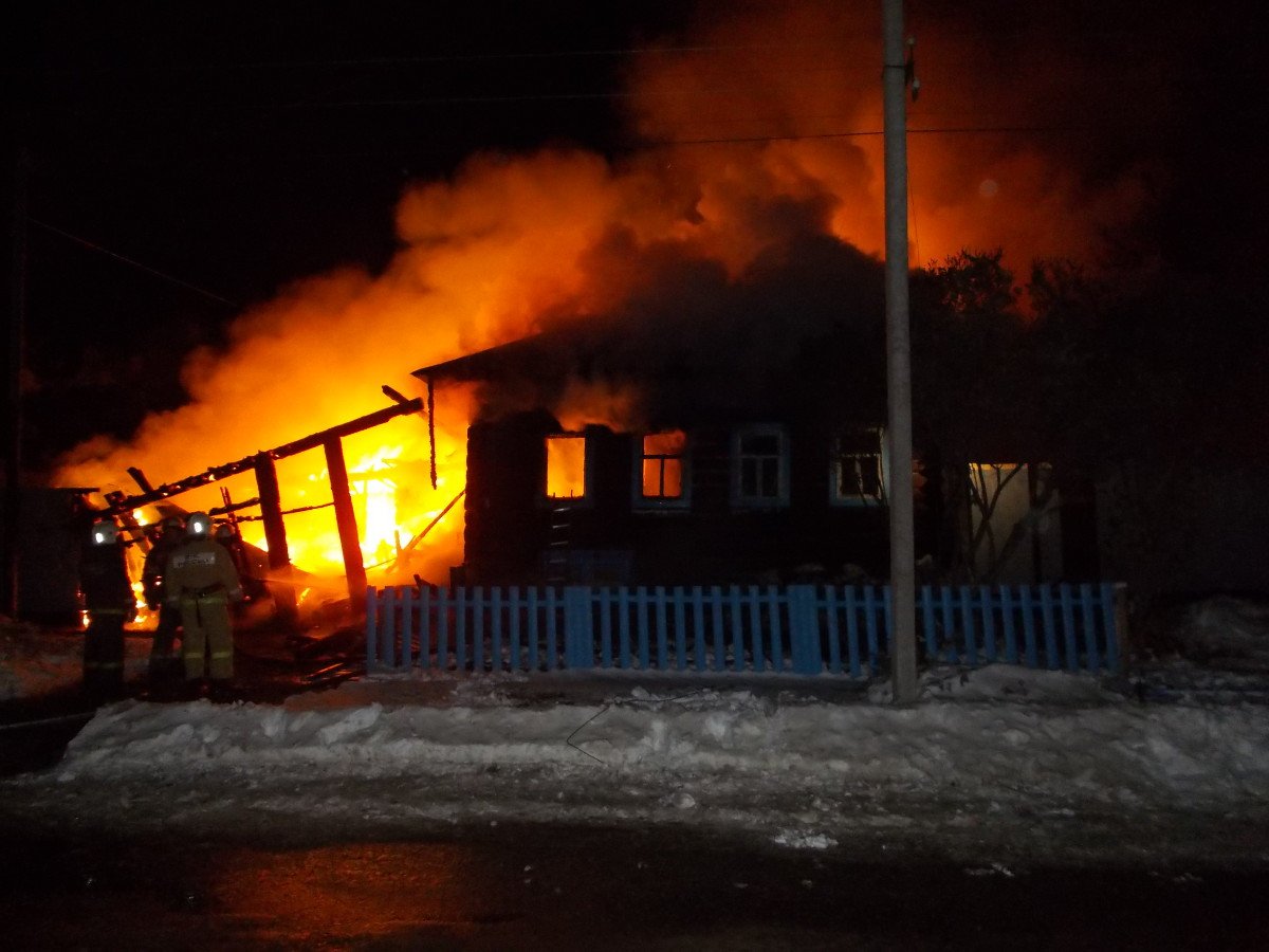 Пожар в частном доме зимой