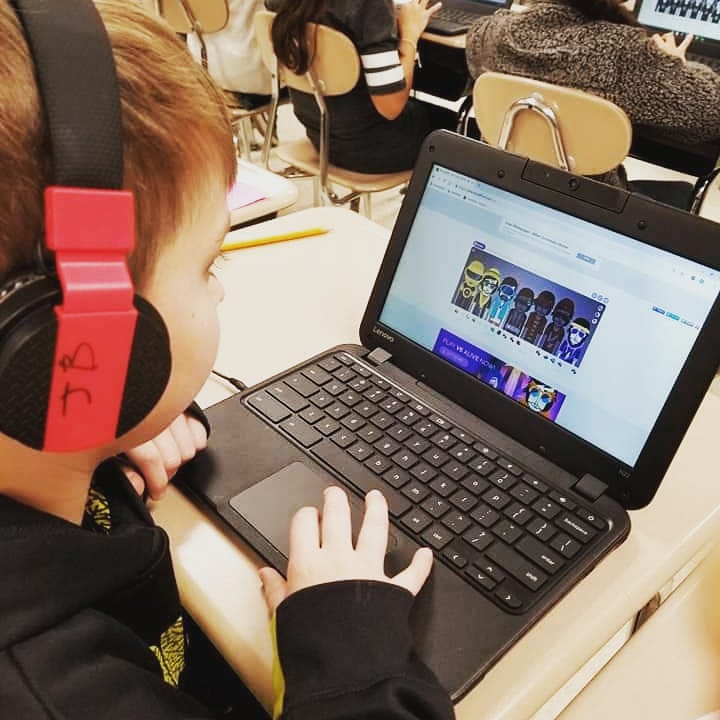 smesbulldogs's tweet photo. 4th graders were sound engineers! They loved it! #4thgradespotlight #soundscience #technology https://t.co/oF6mb6szqL