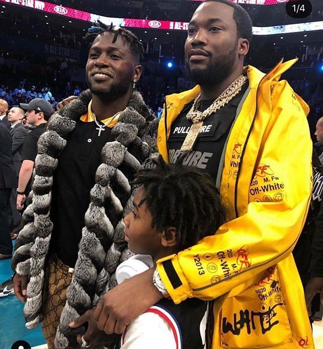 blackelitetv's tweet photo. #MeekMill w/ Papi and #AntonioBrown  at the All-Star Game
·
·
·
·
·
#meekmill #nfl #meekmilly #nflnews #football #meekmilli #meekmills https://t.co/Q2495zn5WV https://t.co/fg44045lLl