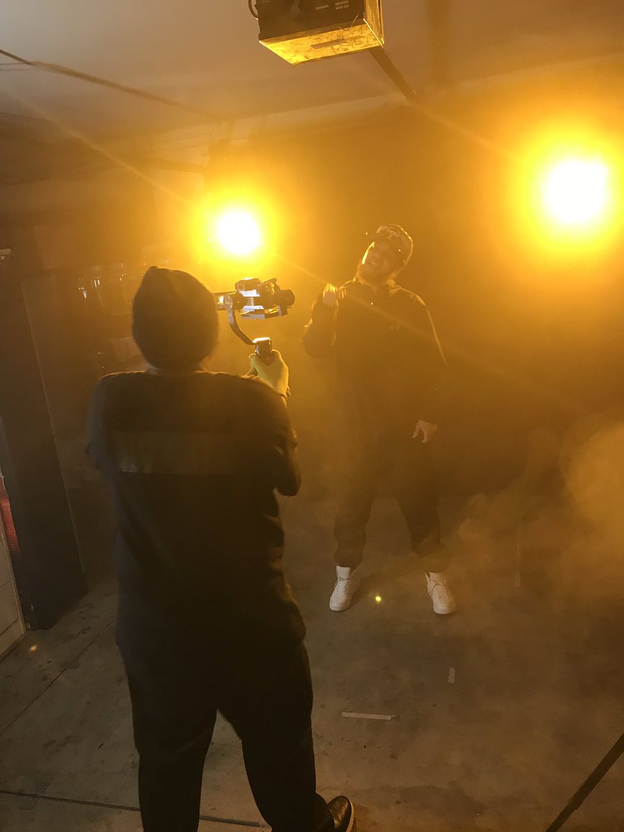 Verdonmusic's tweet photo. Pics from on the set of “Pipe It Down” by @kam_coastal filmed and directed by @mocali2ng #PipeItDown #ChiTownFinest #KAM #VMG https://t.co/UGh9SVEIPO