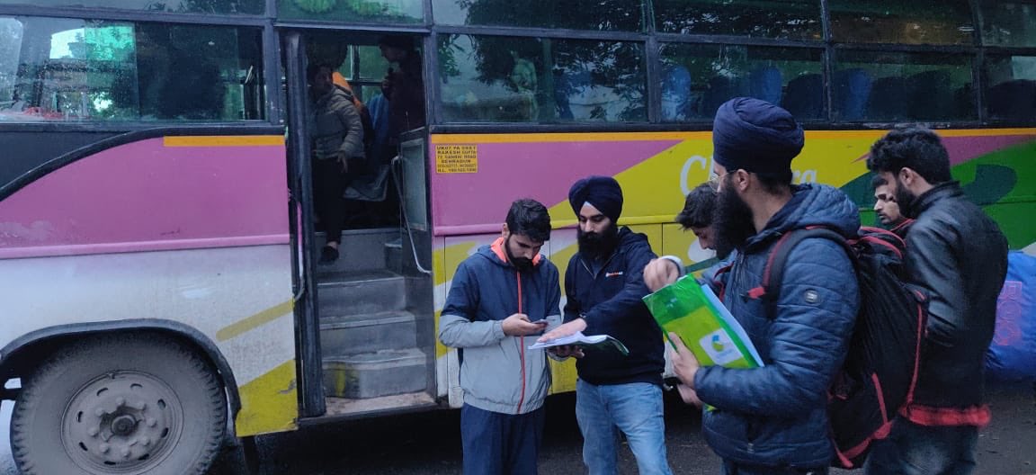 Kashmiri Students : 

Our India team continues to assist the Kashmiri students with safe evacuation. We have so far funded 20 buses from Panjab to Kashmir. Our Tnx to all the amazing volunteers who assisted @amarpreet1313 with this task...
<a href="/RisingKashmir/">Rising Kashmir</a>