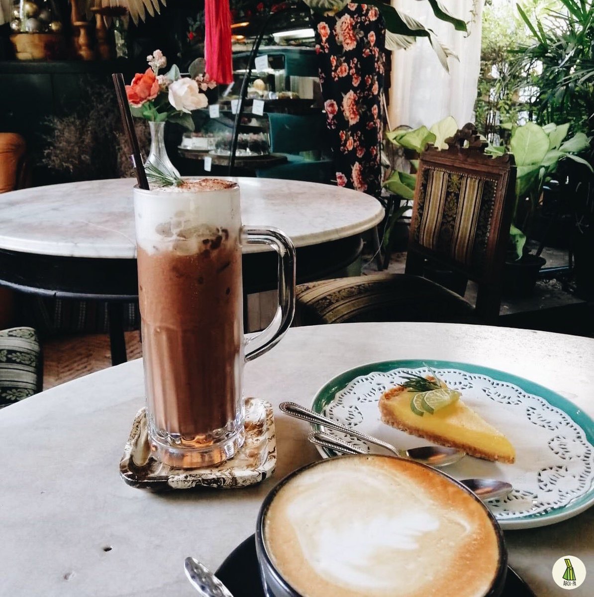 aroipa's tweet image. KINN Kaffe &amp;amp; Craft 
.
วันหยุดไม่รู้จะไปที่ไหนเราแนะนำคาเฟ่ทีนี่เลย บรรยากาศดีมากกกก เค้กอร่อย ร้านล้อมรอบด้วยต้นไม้กับของตกแต่งชิคๆ มีมุมถ่ายรูปเพียบ บอกเลยว่าต้องมาาาา
.
📍Soi Ladprao 25
🕗11am-7pm (Mon,Tue,Fri)
10am-7pm ( Sat-Sun )
#aroipa @aroii