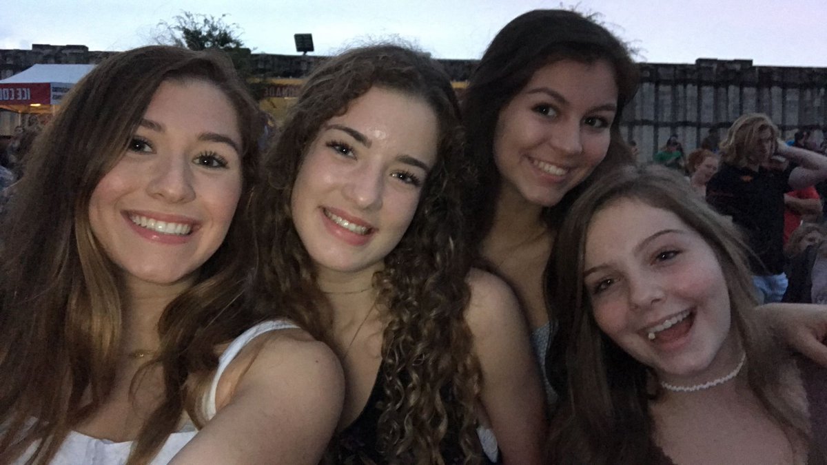 MckiernanBrynna's tweet photo. Happy birthday Ava I love you so much❤️❤️💓💓💖💖 @ava_curran_ https://t.co/1LhBbOsJFn