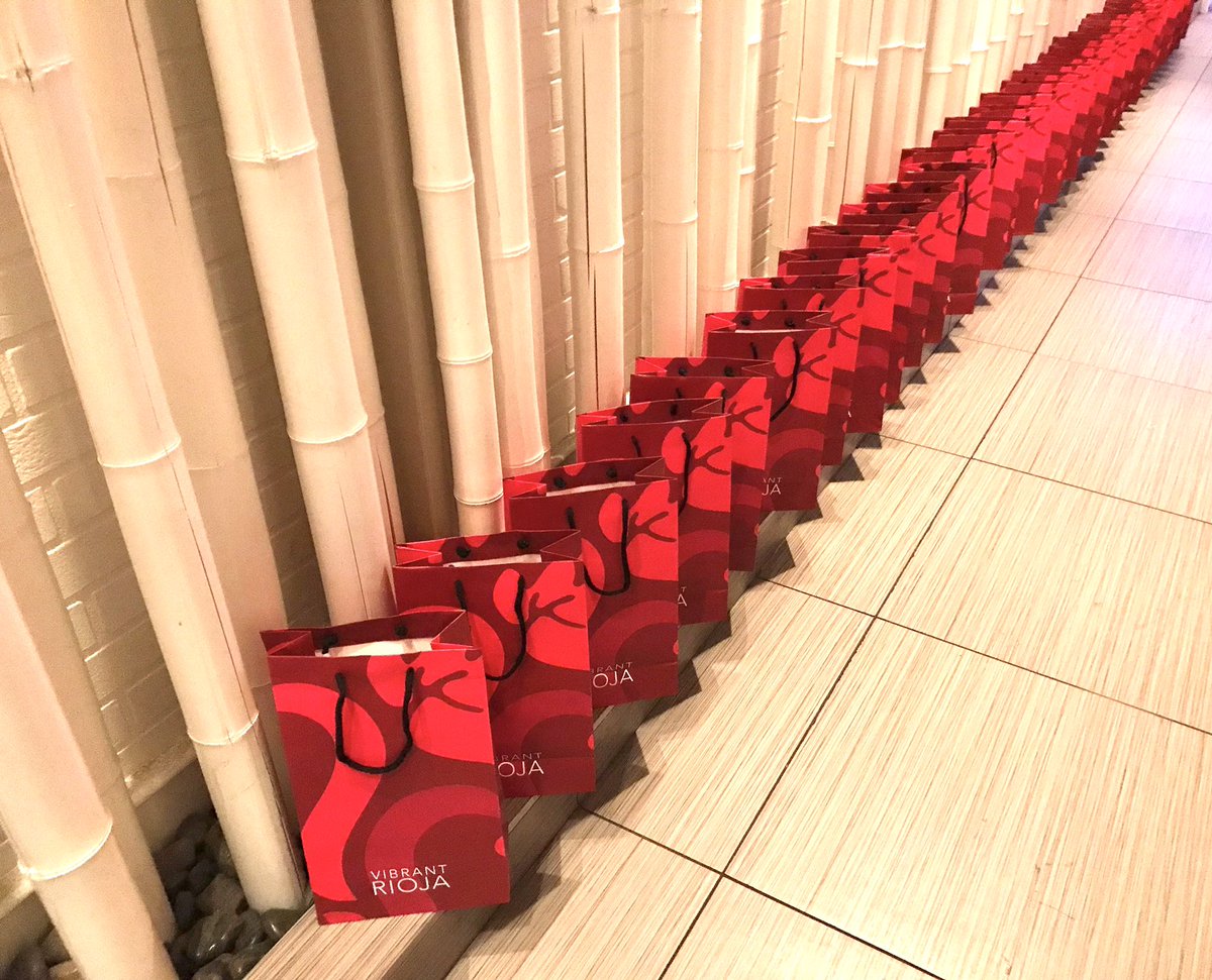 CulinaireMag's tweet photo. Wow, all the restaurants for our @riojawine_ca dinners this month have gone over and above on their menus! And you’ll take these goodie bags home!
Have you reserved at one (or more!) of the last five dinners? Call or email very soon! linda@culinairemagazine.ca 493-870-9702 https://t.co/FUqGAqzNwM