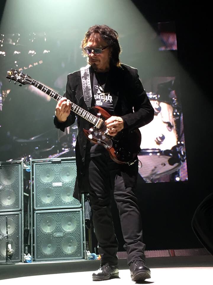     : 1948 2 19 (  71 )
happy birthday   Tony Iommi  Black Sabbath, Heaven & Hell 