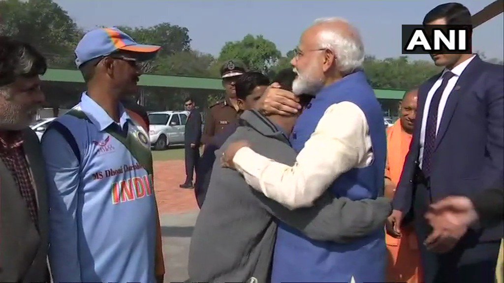 ransinghBJP's tweet photo. ऐसा सेवक कभी नही देखा,धन्य है माँ भारती जिसने आप जैसे वीर सपूत को इस धरती पर जन्म दिया
@narendramodi #DeshKaLeaderModi #BadalRahiHaiKashi #NaMoAgain2019 https://t.co/WqHMbYbMgr