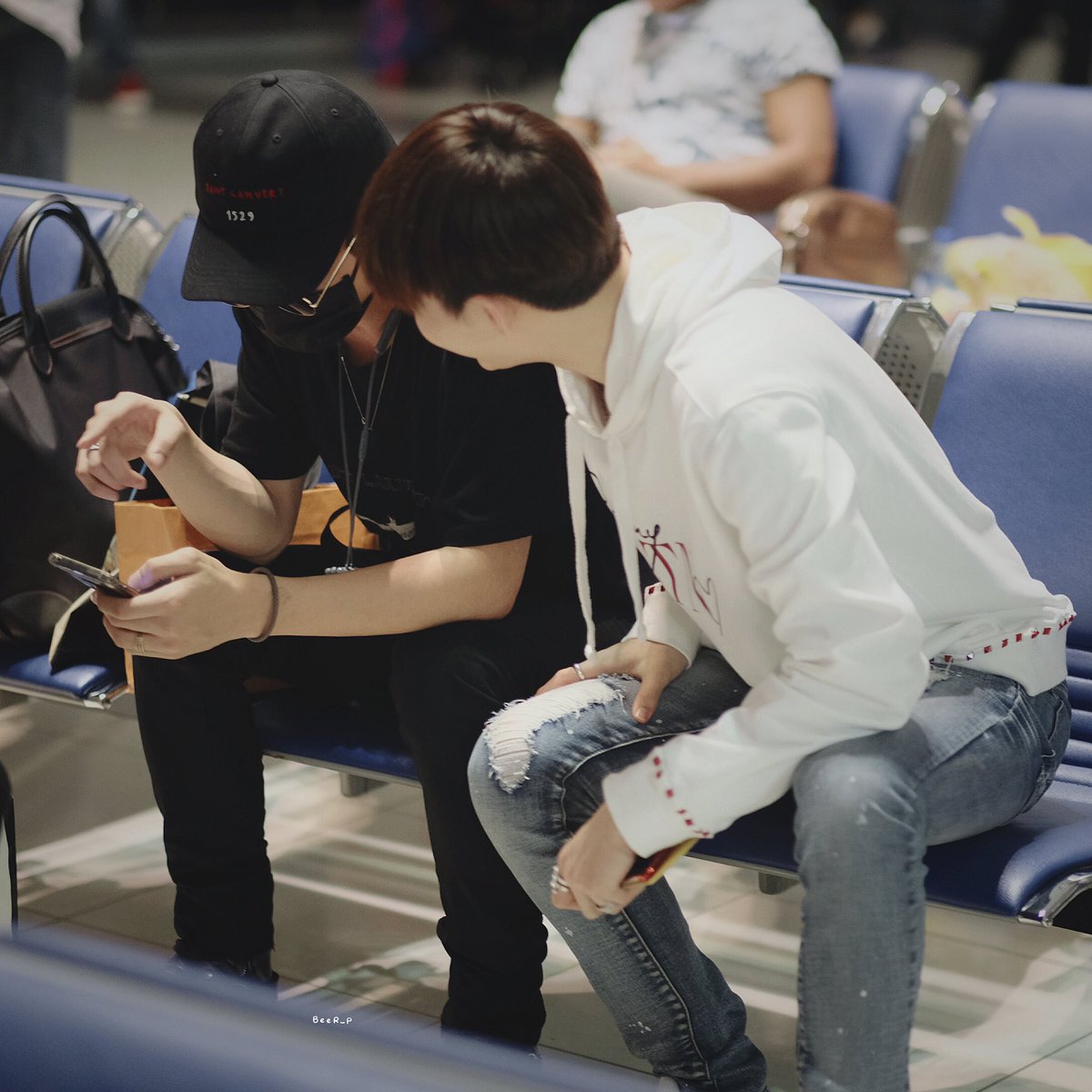 Mame5762's tweet photo. ตัวติดกันตลอดเวลาจริงๆ..อีกนิดนึงก็จะสิงร่างกันละนะ
#Saint_sup #รอยยิ้มของชูครีม 
#PerthSaintSation 
#พี่น้องกันนะขอชิปได้ป่ะล่ะ 
#เค้าเป็นแฟนกันเราเลิกชิปละ https://t.co/bMhOX5NJck