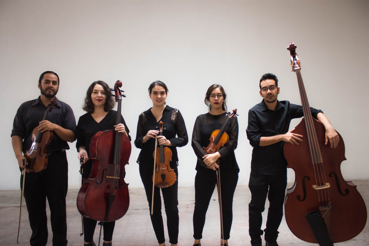 Ya vinimos a conquistar tierras twitterenses. Si nos encuentran por las calles, regálennos un lindo #ensamblesupercluster