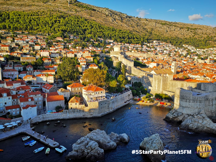 PartyPlanet_SA's tweet photo. NEVER underestimate the power of a kicka﹡s view 😍 Beautiful Croatia 👌
  #croatia #views #5starpartyplanet5fm #travellife https://t.co/H1q7rX904Z