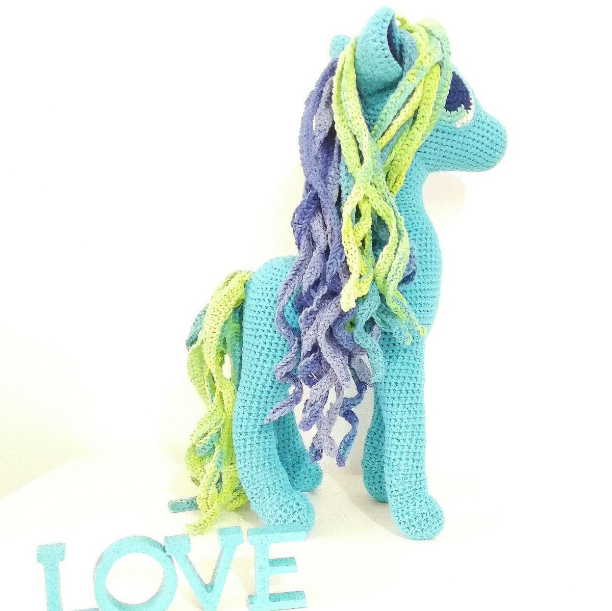 These cute little crochet animals are made by one of our customers ; she used our hollow fiber stuffing to fill them. We are delighted with how amazing they've turned out
Check out more of her work on Instagram - instagram.com/tinyanaestheti…