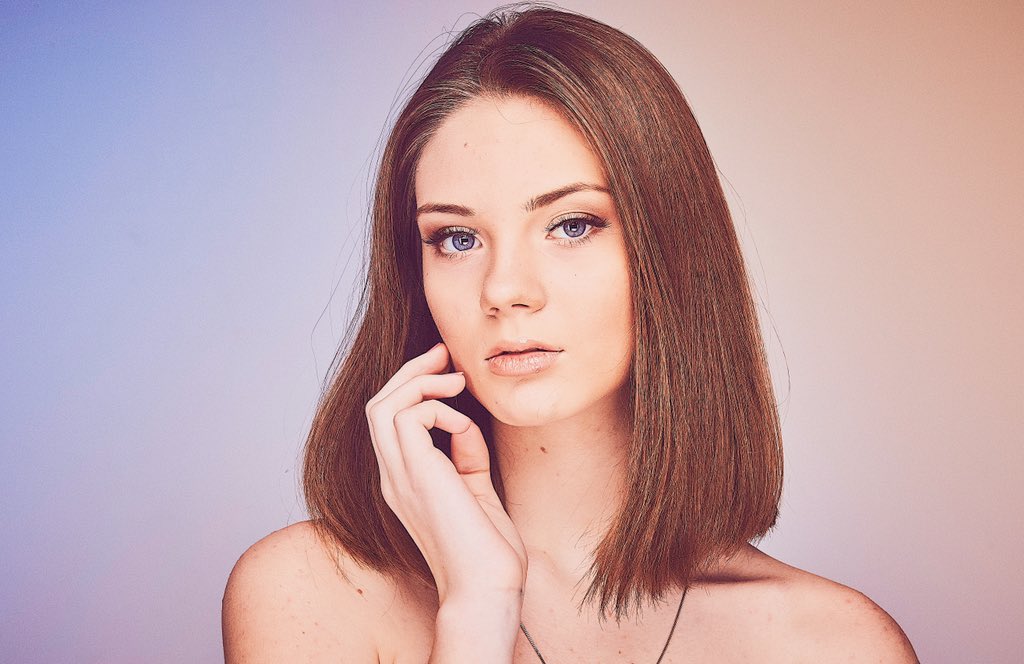 @revaliadream vous aide à : 

- Adoucir les rides du lion et du front.

- Lisser les pattes d’oie et le contour de vos yeux.

- Combler les sillons naso-géniens.

- Repulper le contour de vos lèvres.

- Atténuer les plis d’amertume.

- Redessiner l’ovale de votre visage.