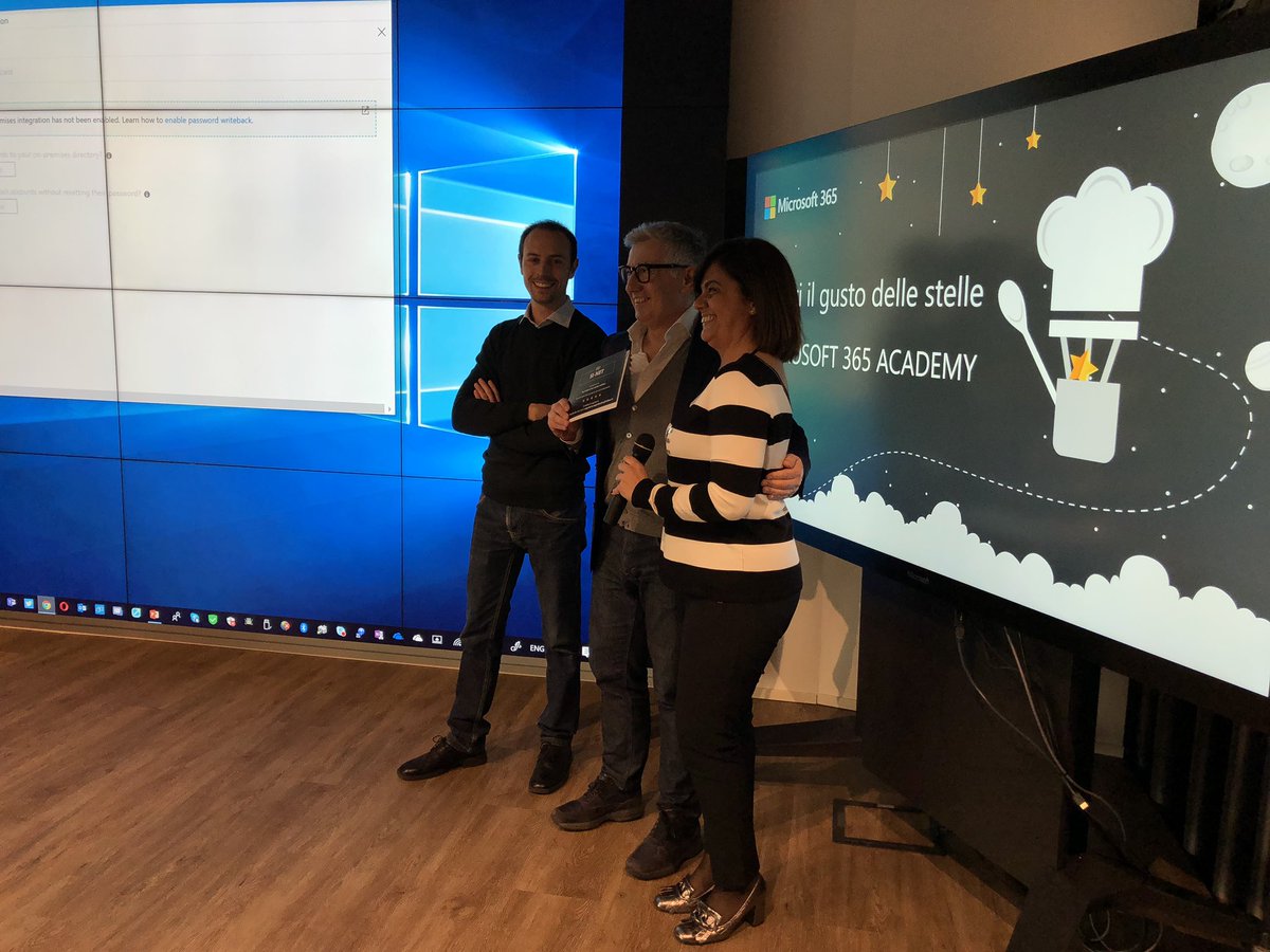 Eccolo il primo #partner di eccellenza premiato #ms365academy #sinet miglior partner <a href="/microsoftitalia/">Microsoft Italia</a> nella vendita di #Microsoft365 a gennaio 2019 grande <a href="/faustoturco/">Fausto Turco</a> “su #cloud non ci si può improvvisare, servono ore di studio e credibilità davanti ai clienti”