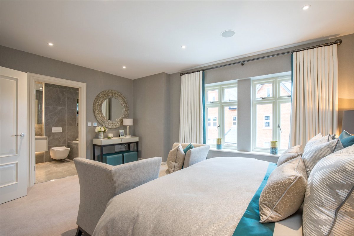 Announcing the unveiling of the stunning 4 & 5 bed homes at #JubileeGardens  #TaplowRiverside Saturday 23rd February between 10am-5pm. #champagnereception contact us to book your viewing 01753 855555 #luxuryspecification #jubileeriverviews #excellenttransportlinks #rouxrestaurant