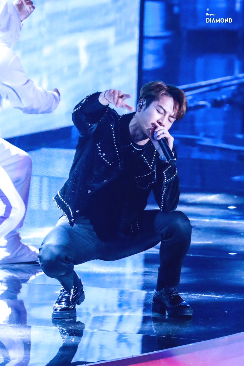 BeyourDiamondW's tweet photo. 190111 Weibo Night [HQ]
Happy Lantern Festival🥳 
@JacksonWang852 
#JacksonWang 
#王嘉尔 #王嘉爾 #잭슨  #Papillion #OKAY #DawnOfUs #FendiMan #DifferentGame #Bimmerride #MKCircus #Faded #TEAMWANG https://t.co/Ifg6iFfRWr