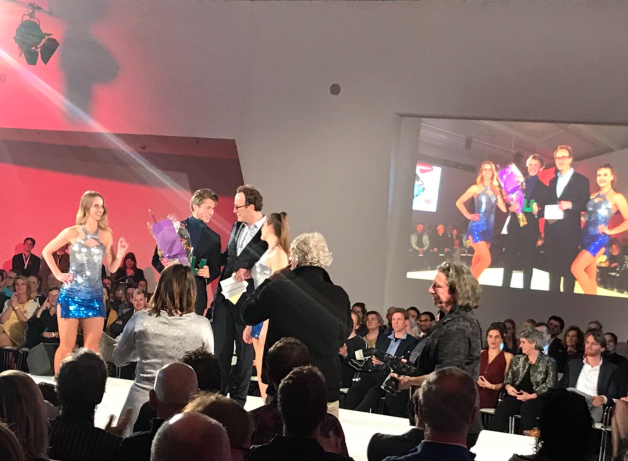 Vorige week werd <a href="/KampongHeren1/">Kampong Heren 1</a> op het Sportgala Utrecht verkozen tot Sportploeg van 2018. Gefeliciteerd, wij zijn trots! #Kampioenenteam 💙🎖️⚡️
Teun Kropholler nam namens Heren 1 de prijs in ontvangst.