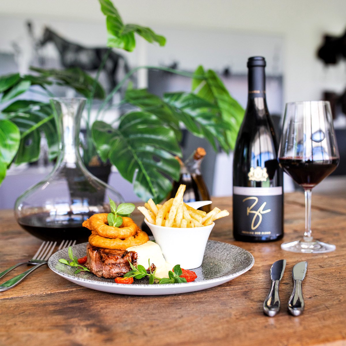 valdevieestate's tweet photo. Tantalise your taste buds with a different dining experience every day of the week - without leaving the estate!

The Polo Club Restaurant: https://t.co/qIfpNQb57p

The Valley Restaurant: 
https://t.co/sNRpk8dzSZ

Reuben's and Co Café: https://t.co/sQc1z3AJBy

#LifeWorthLiving https://t.co/nsBLm7epxE