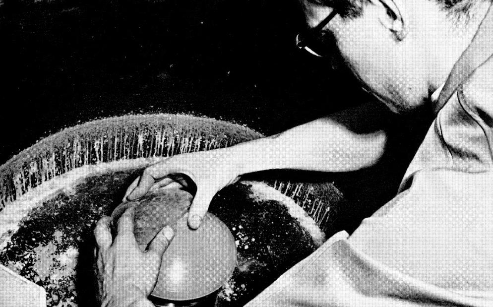 OIPSensorSys's tweet image. Een tijdlijn van 100 jaar aan ervaring : tussen 1920 en 1950 heeft OIP kwaliteitsoptica en fijnmechanica ontwikkeld en geproduceerd : lenzen en objecten voor militaire doeleinden, hoge precisie microscopen en meer. 
#DamenOIP NMCM Toolbox, the right choice for #Belgium.