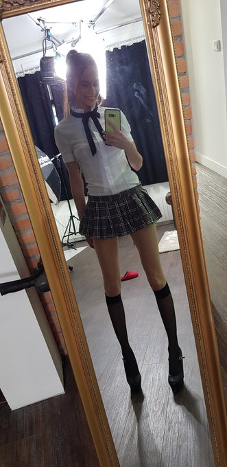 Schoolgirl 👧🏻 Like?) https://t.co/BOvoXqMsNy