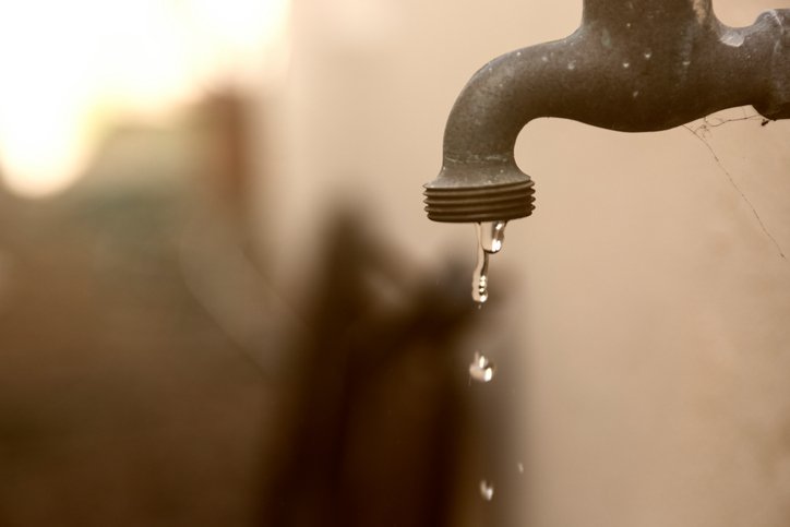 News24's tweet image. Capetonians are using about 40 million litres less water a day than they are allowed to, even though the water crisis ended nearly five months ago. 

ow.ly/4tEn30nKuuX