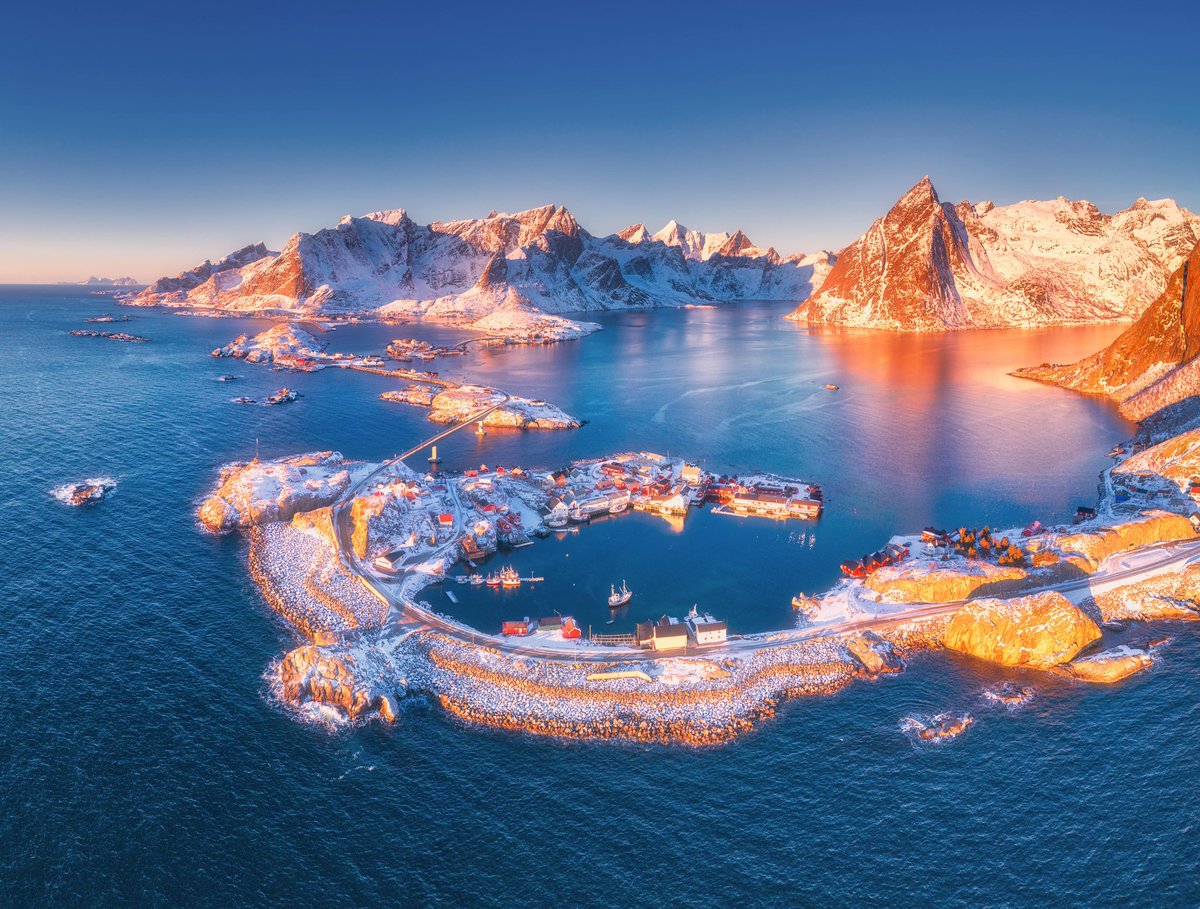 公式 旅らびcom 世界の絶景まとめ در توییتر レーヌ の風景 ノルウェー ノルウェーのロフォーテン諸島にある美しい村 雪化粧をされた山に囲まれたカラフルなコテージの見える風景は圧巻 旅らび Tabirabbi Travel Trip 海外旅行