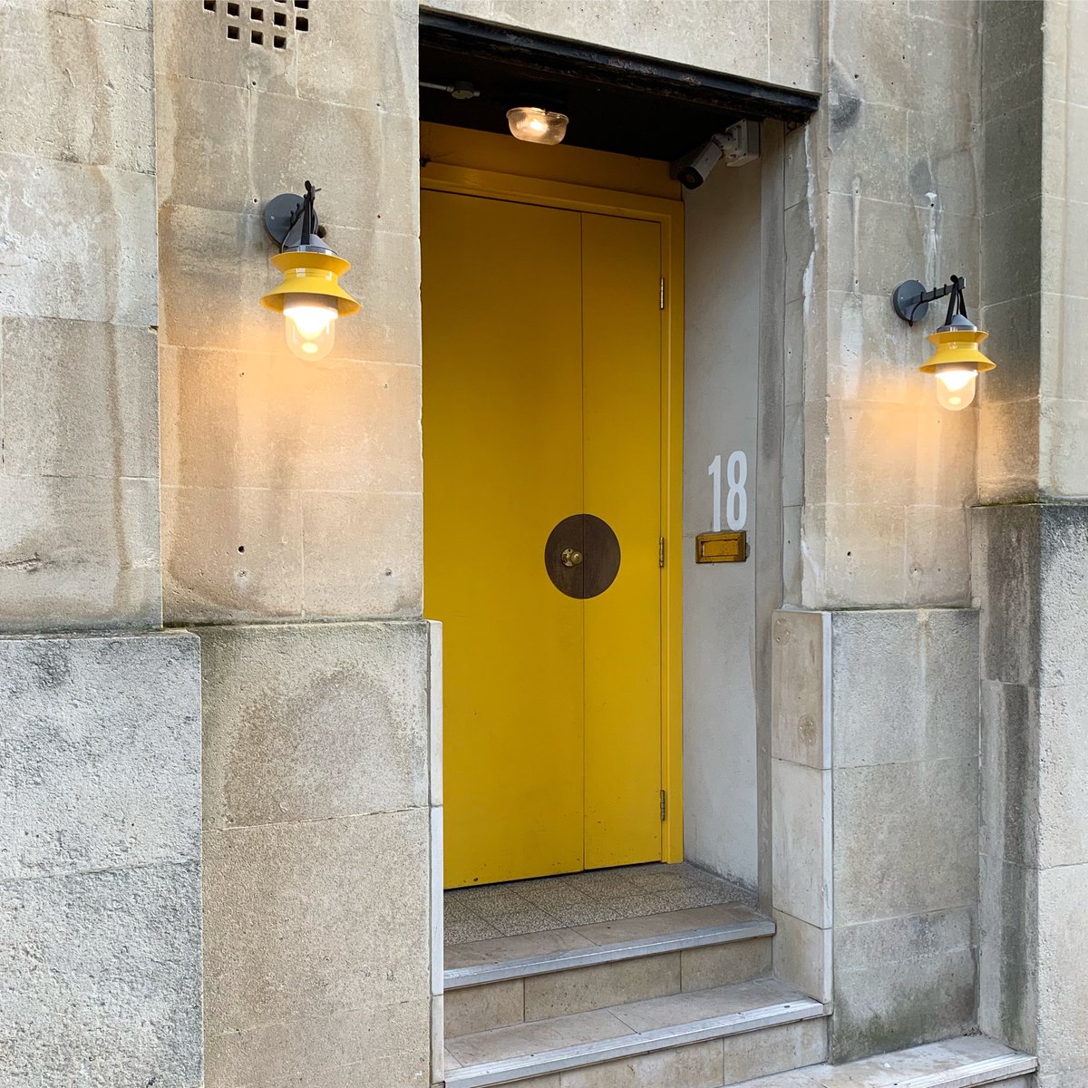 wearecreativ's tweet image. Today we celebrate one year since we entered through the yellow door into our new workspace ⁦@thisworkspace⁩

#Bournemouth #coworkingspace #design #business #freelance #GraphicDesign #sportsdesign #southcoast #creative #print #branding #graphics #digital #productstyling