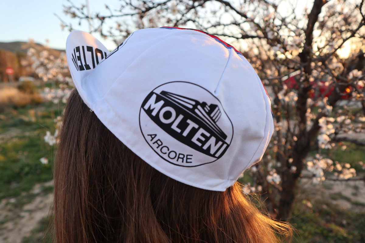 componentesbici's tweet photo. Gorra "Molteni", equipo ciclista italiano de ciclismo en ruta, con más de 650 victorias en la década de 1960-1970. Pincha aquí: https://t.co/o8OKNgAzRG 
#mtb #fixie #carretera #ciclismo #ciclismourbano #fixiebikes #ciclismofemenino #ciclismoitaliano https://t.co/SPy1u9Otix