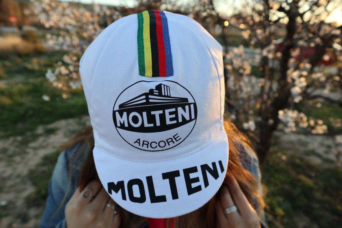 componentesbici's tweet photo. Gorra "Molteni", equipo ciclista italiano de ciclismo en ruta, con más de 650 victorias en la década de 1960-1970. Pincha aquí: https://t.co/o8OKNgAzRG 
#mtb #fixie #carretera #ciclismo #ciclismourbano #fixiebikes #ciclismofemenino #ciclismoitaliano https://t.co/SPy1u9Otix