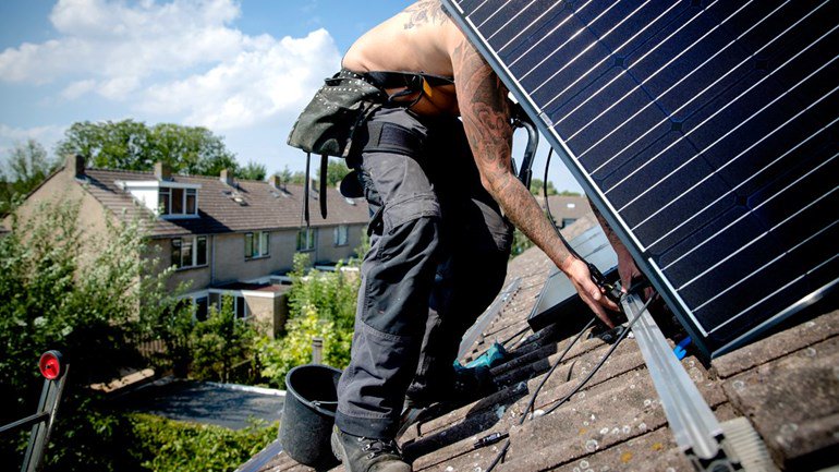 PVCARE's tweet image. In 2018 zijn in @zuid_holland ruim 49% meer zonnepanelen geinstalleerd dan een jaar eerder: omroepwest.nl/nieuws/3769044…

Zuid-Holland? Wist je dat PV-Care landelijk actief is op het gebied van inspectie, Onderhoud &amp;amp; Maintenance? Voor voorwaarden: bit.ly/2DLm5ha.